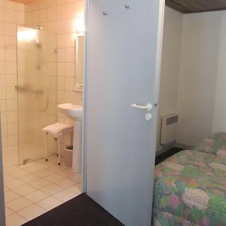 De L'arzon فندق Chomelix